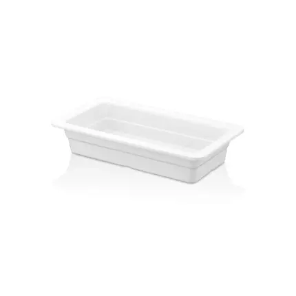 32,5x17,6 cm ölçülerinde, 6,5 cm derinliğe ve 1,7 litre hacme sahip, krem beyaz renkli dikdörtgen HappyChef gastronorm küvet ve teşhir kabı.