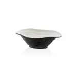 23x16 cm ölçülerinde, 7,3 cm yüksekliğe ve 700 ml hacme sahip dışı parlak siyah içi beyaz dalgalı oval HappyChef melamin mini açık büfe meze ve sos sunum kasesi.
