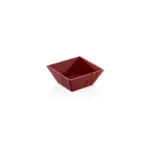13,8x13,8 cm ölçülerinde, 5,8 cm yüksekliğe ve 570 ml hacme sahip kendinden dalga desenli parlak mürdüm kırmızı porsiyonluk kare HappyChef melamin açık büfe meze, sos ve çerez kasesi.