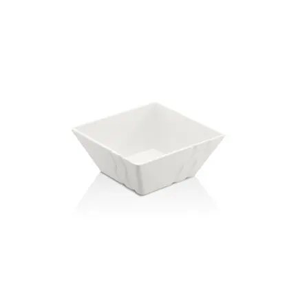 19x19 cm ölçülerinde, 7,8 cm yüksekliğe ve 1,56 litre hacme sahip kendinden dalga desenli parlak beyaz kare HappyChef melamin açık büfe salata reyonu ve meze teşhir kasesi.