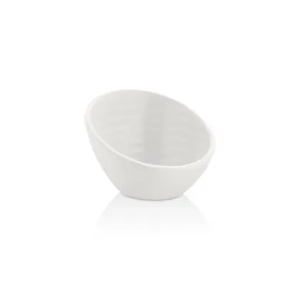 10,5x10 cm ölçülerinde, 6,6 cm yüksekliğe ve 107 ml hacme sahip parlak beyaz eğik ağızlı mini HappyChef melamin açık büfe sos, kahvaltı ve tadım kasesi.