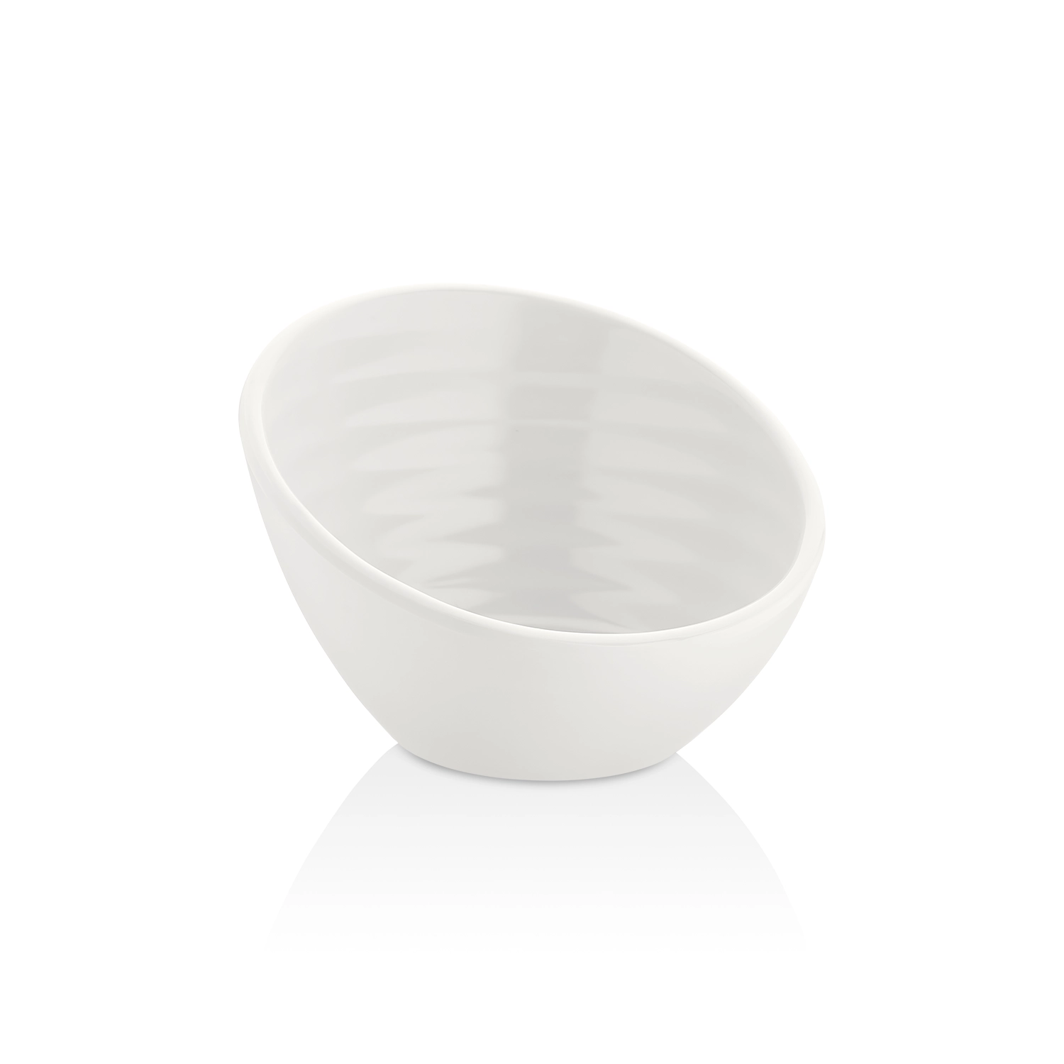 HappyChef Eğik Mini Sunum Kasesi Beyaz – 13,5x12,5 cm / 220 ml 13,5x12,5 cm ölçülerinde, 8,5 cm yüksekliğe ve 220 ml hacme sahip parlak beyaz eğik ağızlı mini HappyChef melamin açık büfe sos, çerez ve reçel kasesi.