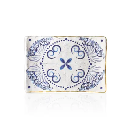 34,1x23,6 cm ölçülerinde, 3,3 cm yüksekliğe sahip antik beyaz çatlatma zeminli mavi Helenistik çini desenli dikdörtgen HappyChef açık büfe sunum ve meze teşhir tabağı.