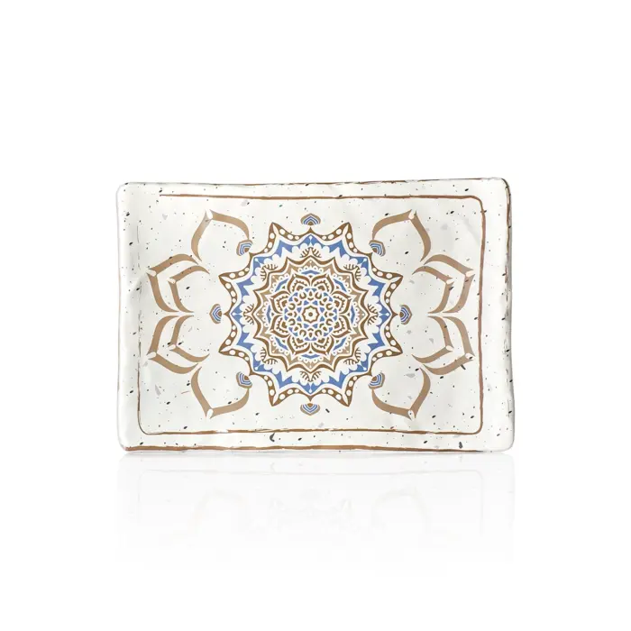 34,1x23,6 cm ölçülerinde, 3,3 cm yüksekliğe sahip krem terrazzo zeminli mavi ve kahverengi çini mandala desenli dikdörtgen HappyChef açık büfe sunum ve meze teşhir tabağı.