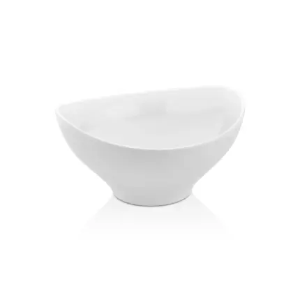 28,5x26,7 cm ölçülerinde ve 14,4 cm derinliğe sahip, asimetrik kavisli tasarımıyla öne çıkan büyük boy beyaz Diana salata ve sunum kasesi.