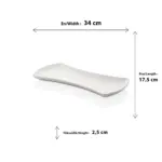 34x17,5 cm ölçülerinde, kavisli kenar tasarımına sahip beyaz renkli dikdörtgen kayık sunum ve servis tabağı.