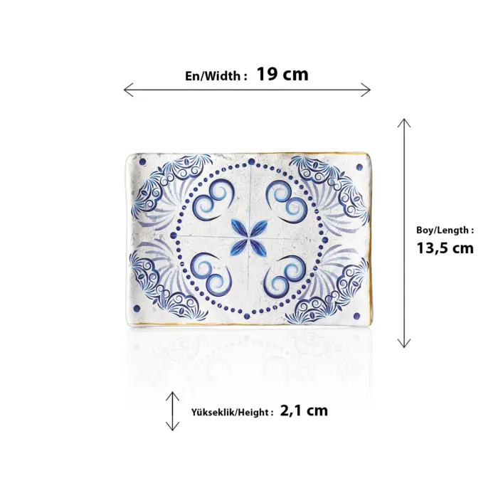 19x13.5 cm ölçülerinde, çatlak zemin üzerine mavi beyaz çini desenleri işlenmiş, altın yaldız kenarlı vintage dikdörtgen servis ve meze tabağı.