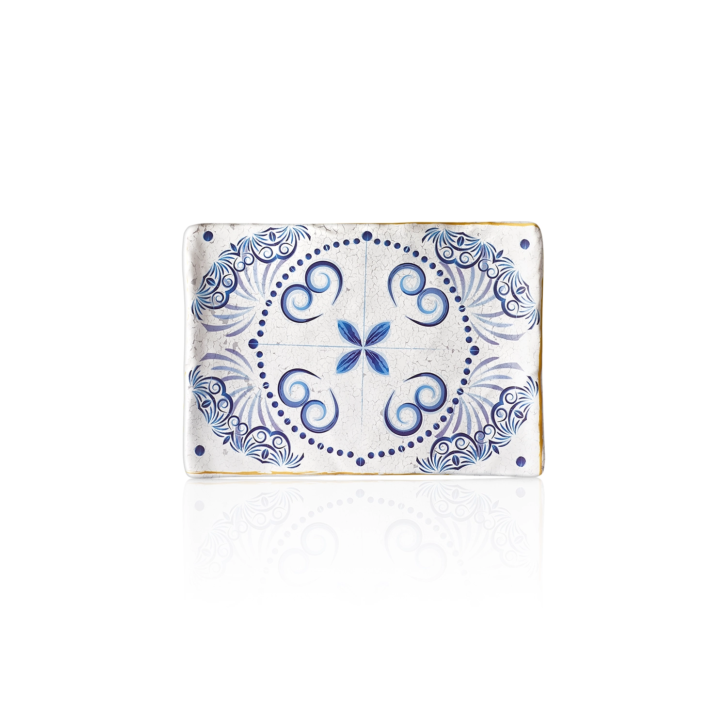 Mavi Beyaz Çini Desenli Vintage Dikdörtgen Servis Tabağı - 19x13,5 cm 19x13.5 cm ölçülerinde, çatlak zemin üzerine mavi beyaz çini desenleri işlenmiş, altın yaldız kenarlı vintage dikdörtgen servis ve meze tabağı.