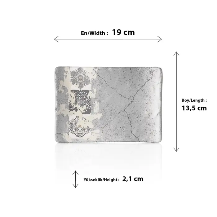 19x13.5 cm ölçülerinde, endüstriyel beton görünümlü zemin üzerine eskitme çini desenleri işlenmiş küçük boy gri dikdörtgen servis ve meze tabağı.